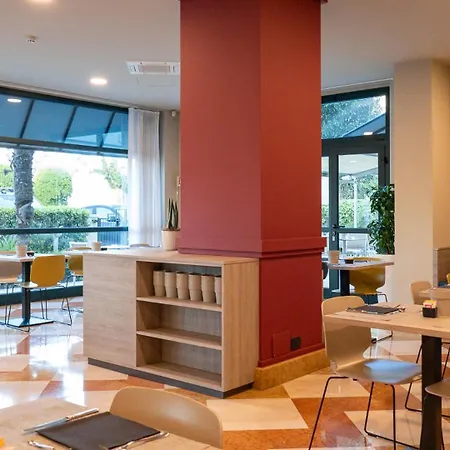 莱蒂齐亚别墅酒店 3*